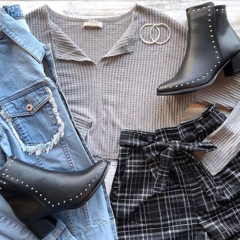 ❤️ Black studded leather block heel booties 1 LEFT - Picture 3 of 8